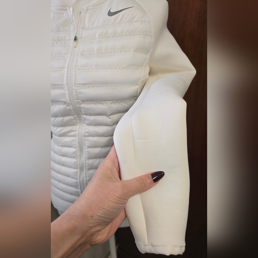 Nike Golf  Women's White Puffer Jacket - Picture 16 of 16